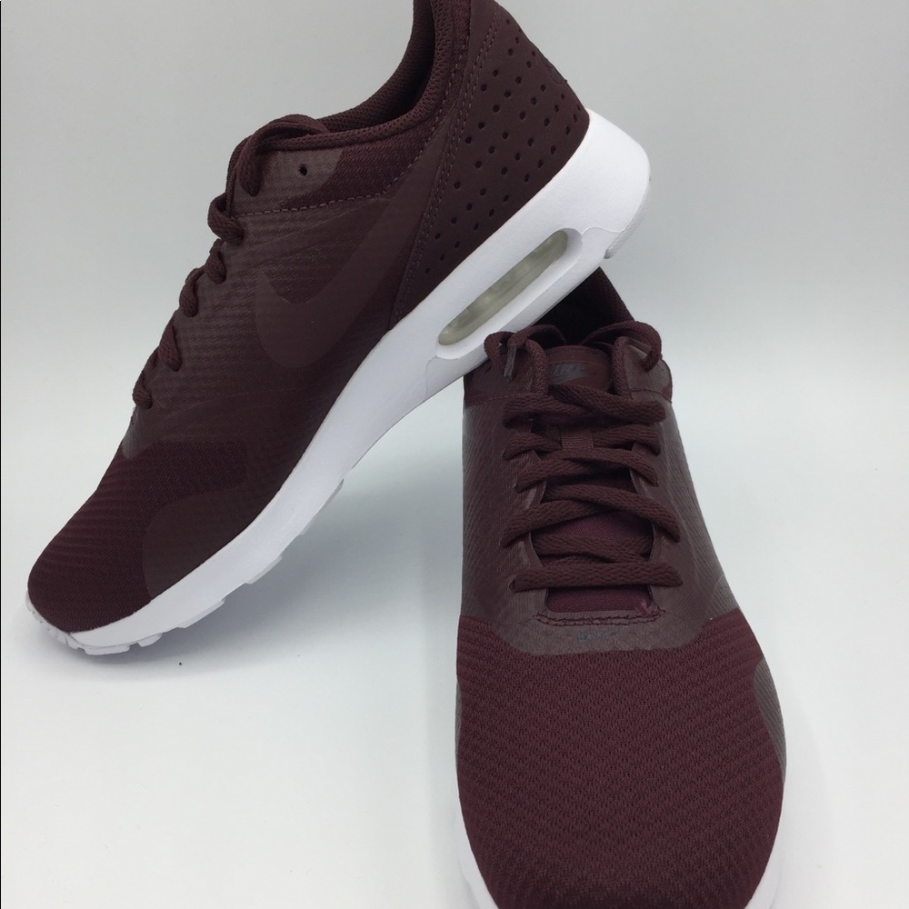 Women’s Nike Air Max Tavas - Picture 4 of 8
